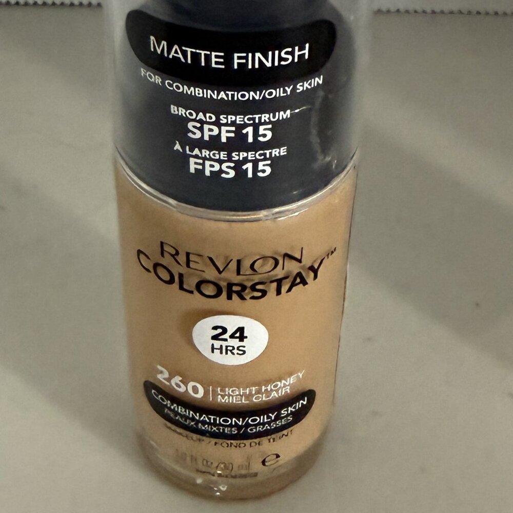 Revlon Colorstay 24 Hrs Matte Finish Combination/Oily Skin #260 SPF 15‎